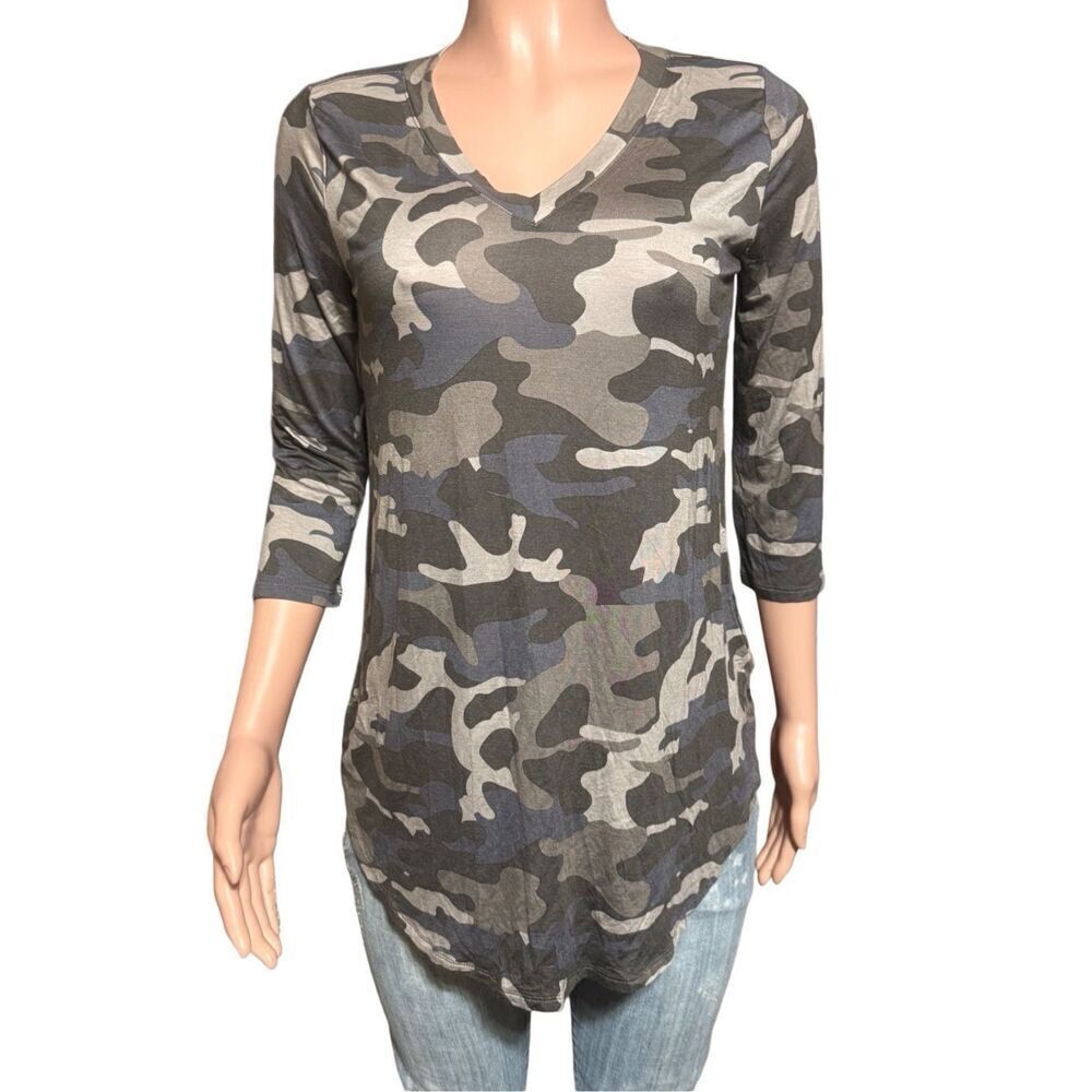 Zenana 3/4 sleeve dusty blue camouflage print v-neck tee with round hem size S